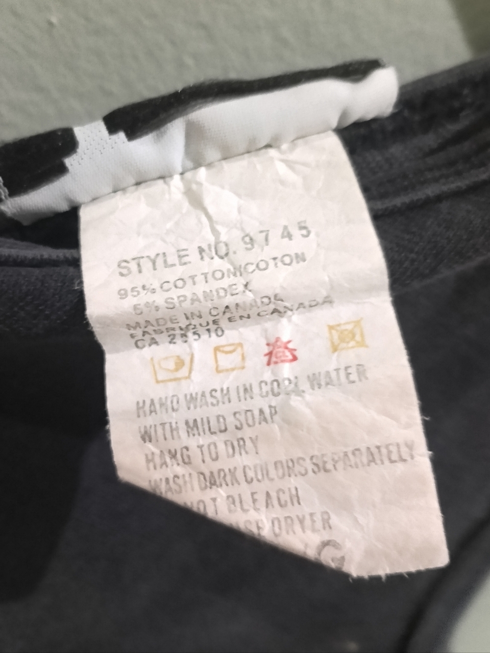 Jean Work & Company Coton Black V-Neck Tank Top - Picture 3 of 6